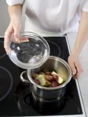 Приготовление блюда по рецепту - Компот из винограда с вишней. Шаг 2