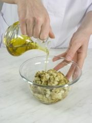 Приготовление блюда по рецепту - Салат из баклажанов, жаренных на вертеле. Шаг 4