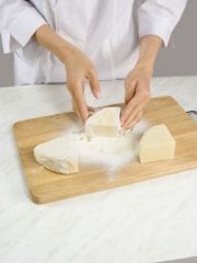 Приготовление блюда по рецепту - Сулугуни жареный. Шаг 2
