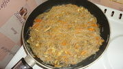 Приготовление блюда по рецепту - Жаренная фунчоза с грибами. Шаг 3