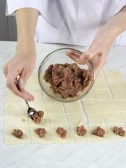 Приготовление блюда по рецепту - Дюшбара (пельмени по-азербайджански). Шаг 2