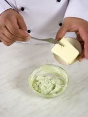 Приготовление блюда по рецепту - Творожно-ореховая закуска. Шаг 2