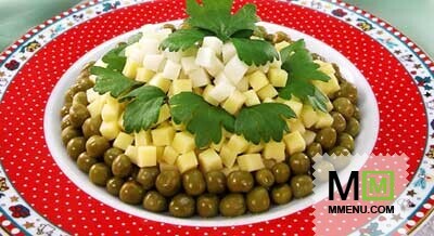 Салат с сыром и зеленым горошком