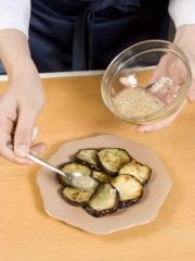 Приготовление блюда по рецепту - Баклажаны с чесноком и зеленью. Шаг 3