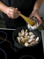 Приготовление блюда по рецепту - Чахохбили из курицы. Шаг 2