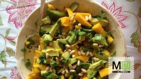 Салат из манго и авокадо