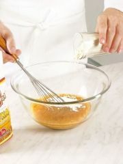 Приготовление блюда по рецепту - Кекс с изюмом и орехами (3). Шаг 2