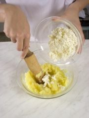 Приготовление блюда по рецепту - Хачапури с картофельно-сырной начинкой. Шаг 2