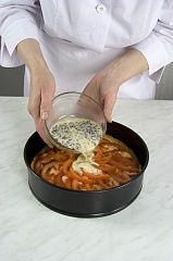 Приготовление блюда по рецепту - Пирог с кетой и креветками. Шаг 4