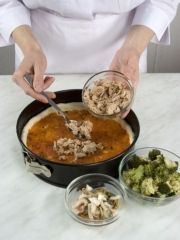 Приготовление блюда по рецепту - Пицца с морепродуктами. Шаг 4