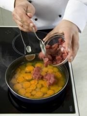 Приготовление блюда по рецепту - Морковный цимес с мясом. Шаг 3