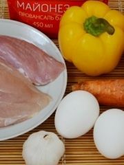 Приготовление блюда по рецепту - Перец, фаршированный салатом с курицей. Шаг 1