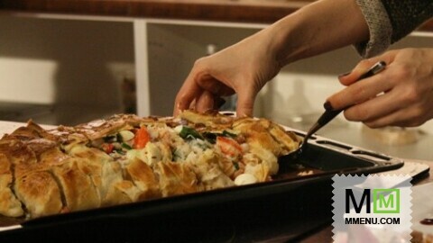 Кулебяка с лососем и крабами Кулебяка с лососем и крабами