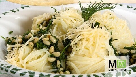 Спагетти с зеленым соусом