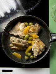 Приготовление блюда по рецепту - Кролик, тушенный с оливками и апельсинами. Шаг 4
