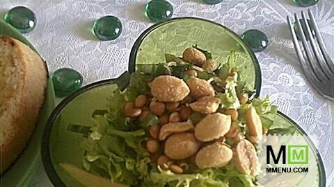 Салат изумрудный с классической брускеттой и проросшими зернами. Салат изумрудный с классической брускеттой и проросшими зернами.
