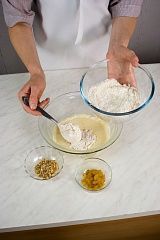 Приготовление блюда по рецепту - Кексы яблочные «Лебеди». Шаг 5