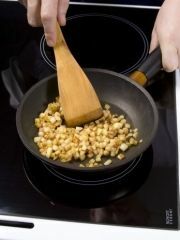 Приготовление блюда по рецепту - Баклажаны, фаршированные сыром. Шаг 2