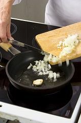 Приготовление блюда по рецепту - Полента с грибами и шафраном. Шаг 1