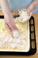 Приготовление блюда по рецепту - Пирог с рыбой и картофелем. Шаг 4