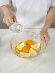 Приготовление блюда по рецепту - Апельсиновые цукаты. Шаг 1