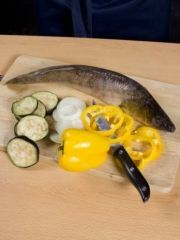 Приготовление блюда по рецепту - Рыба с перцем и баклажанами. Шаг 1