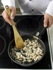 Приготовление блюда по рецепту - Рулетики из языка по-кавказски. Шаг 1