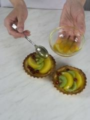 Приготовление блюда по рецепту - Корзиночки с ягодами в желе (2). Шаг 4