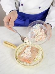 Приготовление блюда по рецепту - Рыба, запеченная в йогуртовом соусе. Шаг 4