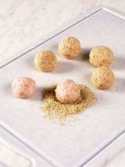 Приготовление блюда по рецепту - Шарики креветочные. Шаг 3