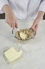 Приготовление блюда по рецепту - Бутербродные рулетики с карри. Шаг 2