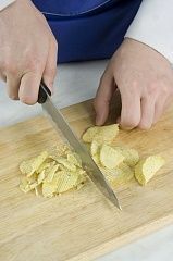 Приготовление блюда по рецепту - Фирменный салат с чипсами. Шаг 1