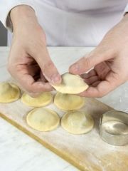 Приготовление блюда по рецепту - Мантапур (пельмени по-армянски). Шаг 6