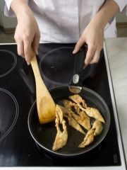 Приготовление блюда по рецепту - Мэчжакква (хворост по-корейски). Шаг 3