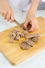 Приготовление блюда по рецепту - Суп с луком-пореем. Шаг 1