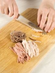 Приготовление блюда по рецепту - Солянка мясная. Шаг 2