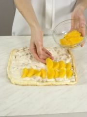 Приготовление блюда по рецепту - Ореховый рулет с апельсинами. Шаг 4