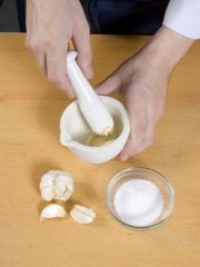 Приготовление блюда по рецепту - Баклажаны с чесноком и зеленью. Шаг 1