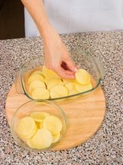Приготовление блюда по рецепту - Картофельная запеканка с грибами и чесноком. Шаг 1