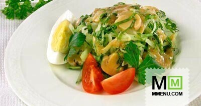 Салат из шпината с яйцом