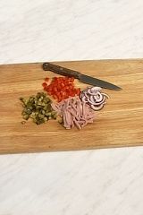 Приготовление блюда по рецепту - Салат с макаронами. Шаг 3