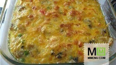 Рисовая запеканка с куриной грудкой, грибами и овощами