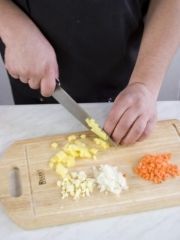 Приготовление блюда по рецепту - Фасолевый суп с картофелем. Шаг 1