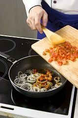 Приготовление блюда по рецепту - Баклажаны с оливками. Шаг 2