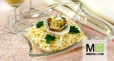 Яйца, фаршированные сыром и шампиньонами Яйца, фаршированные сыром и шампиньонами