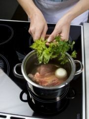 Приготовление блюда по рецепту - Деревенская похлебка из говядины с чесноком. Шаг 1