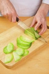 Приготовление блюда по рецепту - Салат из маргеланской редьки. Шаг 2