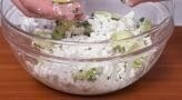 Приготовление блюда по рецепту - Салат из тунца с творожным зерном. Шаг 3