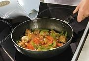 Приготовление блюда по рецепту - Пилав из птицы с овощами. Шаг 7