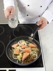 Приготовление блюда по рецепту - Кисло-сладкая рыба (2). Шаг 3